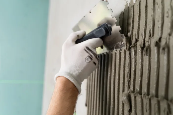 Argamassa e pedras decorativas